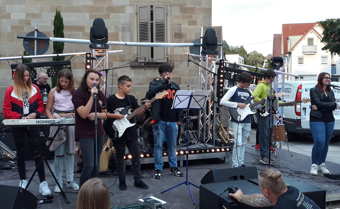 Schulband auf dem Dorffest