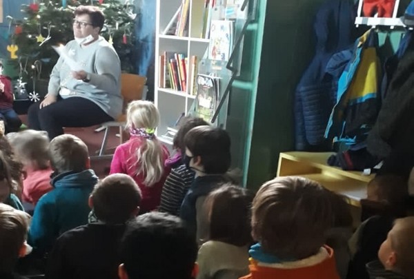 Adventsfeier der Klassen 1 und 2