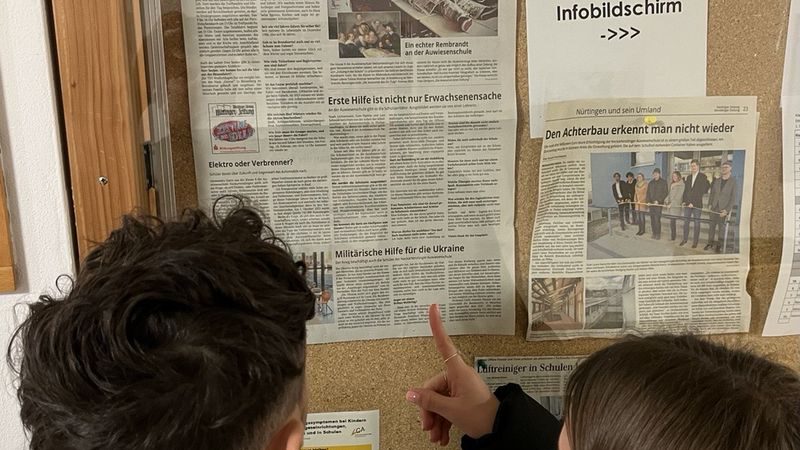 Klasse 8 gestaltet komplette Zeitungsseite