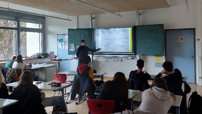 Zu Gast in Klasse 8: Azubi zum Bäckereifachverkäufer