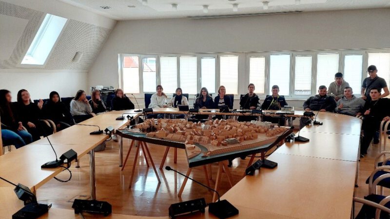 Achtklässler zu Besuch bei der Bürgermeisterin