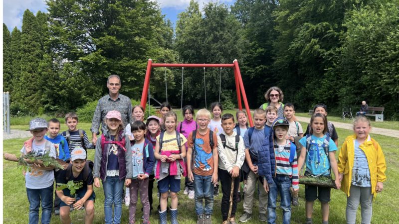 Ausflug mit dem Förster in den Wald