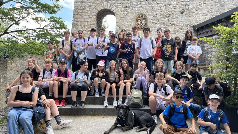 Die Klassen 5 und 6 erkunden den Hohenneuffen