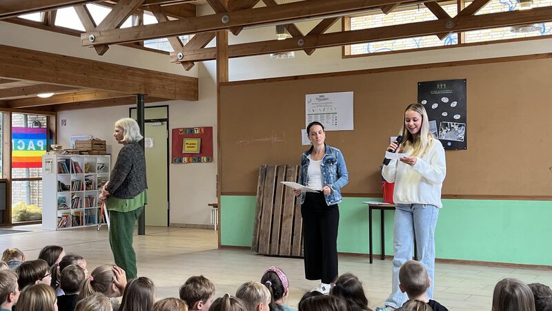 Die Schulgemeinschaft bittet um Frieden