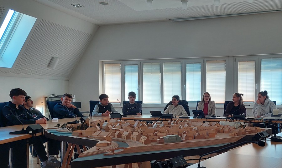 Besuch der Achtklässler im Rathaus